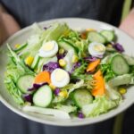 Foto de Cats Coming: https://www.pexels.com/es-es/foto/tazon-de-ensalada-de-verduras-406152/