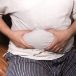 Foto de Towfiqu barbhuiya: https://www.pexels.com/es-es/foto/hombre-sentado-no-saludable-con-mala-salud-11911053/