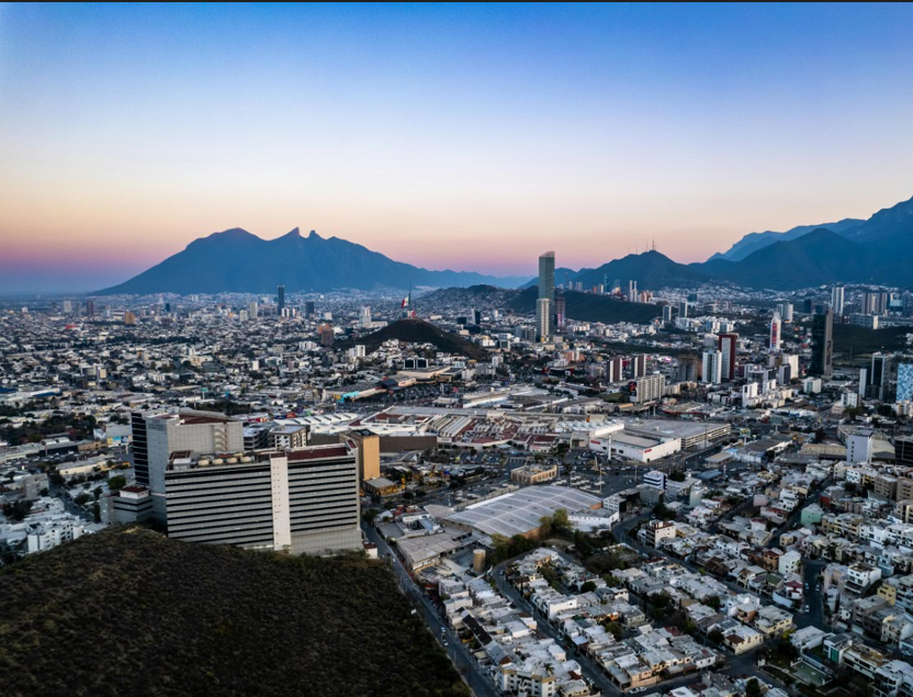 Monterrey: Entre Gigantes de Acero y Montañas