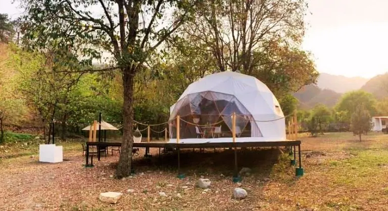 Glamping en Santiago: Lujo bajo las estrellas de la Sierra Madre
