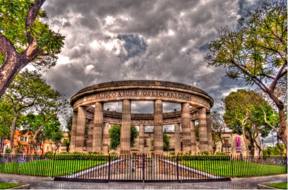 La Rotonda de los Jaliscienses Ilustres: El monumento que resguarda el alma y el orgullo de Jalisco