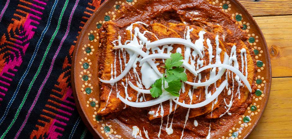 El color del sabor: La historia y el bendito accidente detrás de las Enchiladas Potosinas