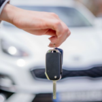 Guía Definitiva para Rentar Auto en EE. UU. durante el Mundial: Requisitos, Costos y Reglas de Tránsito
