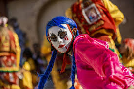 El desierto se ilumina: El místico ritual de los Matachines en la Fiesta del Santo Cristo de la Capilla en Saltillo