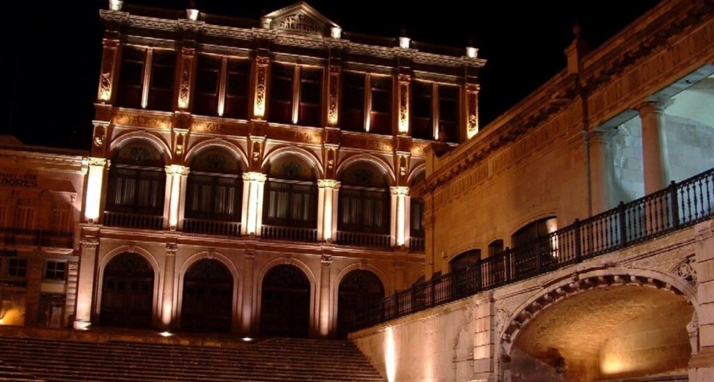 Teatro Fernando Calderón: El ave fénix de cantera que resguarda la historia de Zacatecas