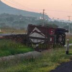 Vuelca camión de volteo en la Carretera Federal 57; extreman precauciones en el tramo San José de Iturbide–San Luis Potosí