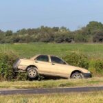 Salida de camino en la Carretera Federal 57: automóvil termina entre la maleza tras percance cerca de Doctor Mora