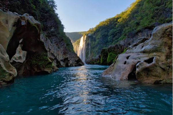 Temporada vacacional de verano en la Huasteca Potosina: La espectacular ruta de las cascadas turquesa y la selva mística