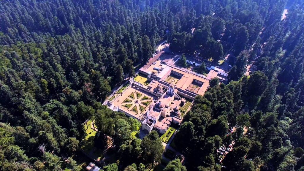 El Parque Nacional Desierto de los Leones en la CDMX: El espectacular pulmón boscoso de historia y misticismo en las alturas de la capital