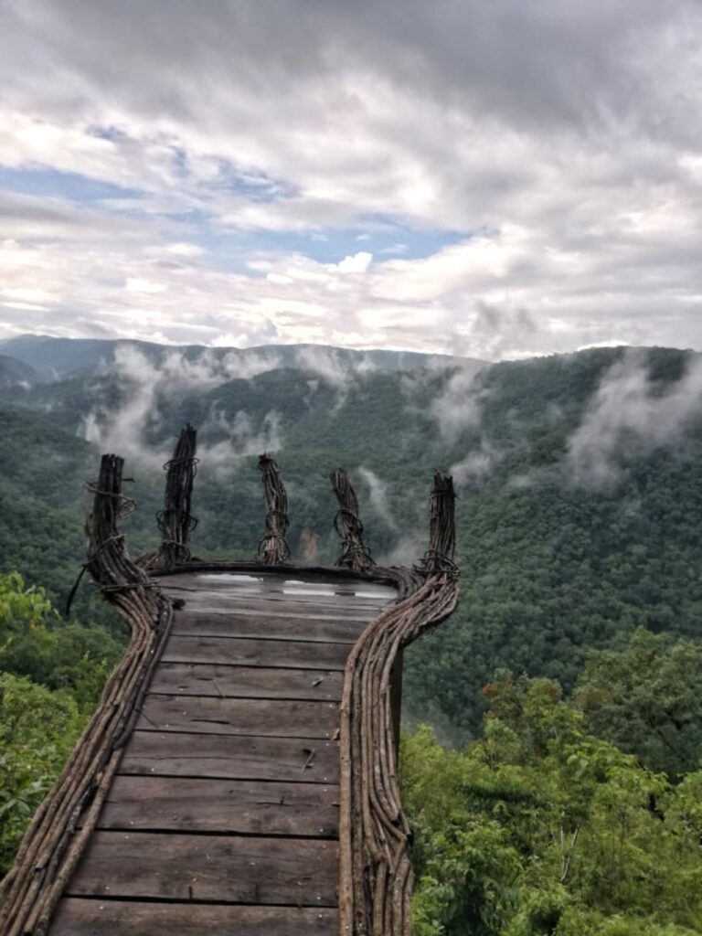 El Mirador El Maopochtliii en Xilitla: La espectacular ventana de niebla y misticismo en la Huasteca Potosina