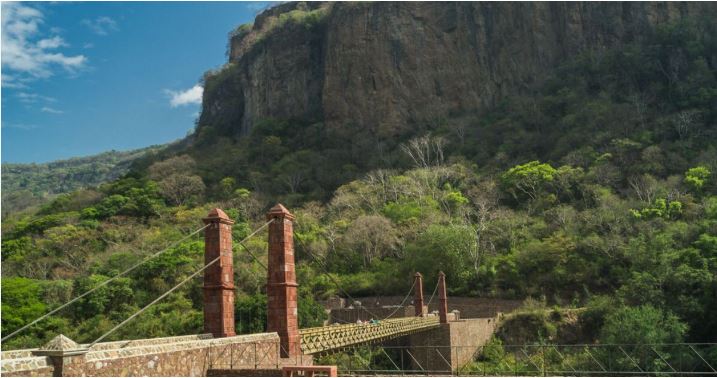 La Barranca de Huentitán: El imponente abismo verde y el templo del senderismo en Guadalajara