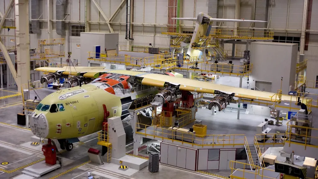 Querétaro impulsa nuevas inversiones para fortalecer su industria aeroespacial