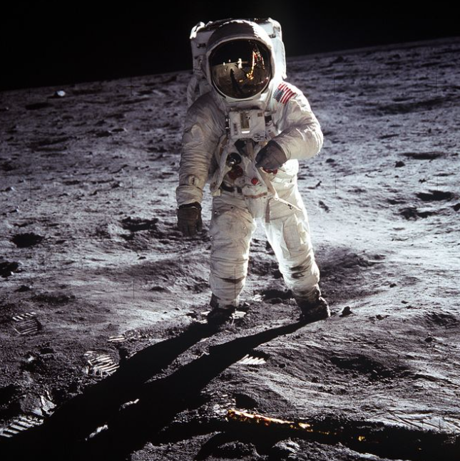 Tras las Huellas del Apolo 11: El Mundo Celebra el Día Internacional de la Luna y la Nueva Era de la Exploración Espacial