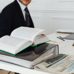 El Origen y Significado del Día del Abogado: Más Allá de las Leyes y los Tribunales