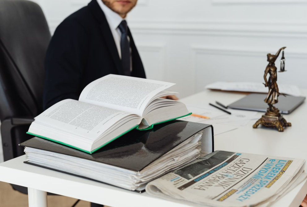 El Origen y Significado del Día del Abogado: Más Allá de las Leyes y los Tribunales