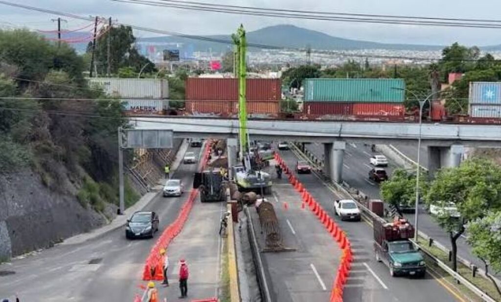 Obras del Tren México-Querétaro provocan demoras de hasta 10 minutos en Bernardo Quintana
