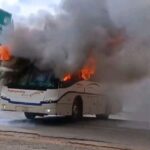 🚨 PRECAUCIÓN: REPORTAN BLOQUEOS Y QUEMA DE UNIDADES EN CARRETERAS DE MICHOACÁN