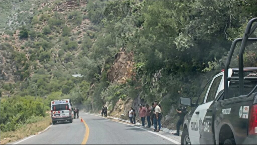 Mueren tres integrantes de una familia tras choque en Iturbide, Nuevo León
