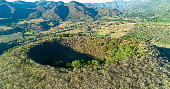 Volcán Inactivo El Molcajete en Mascota: Naturaleza, cráter perfecto y vistas panorámicas de la Sierra Madre