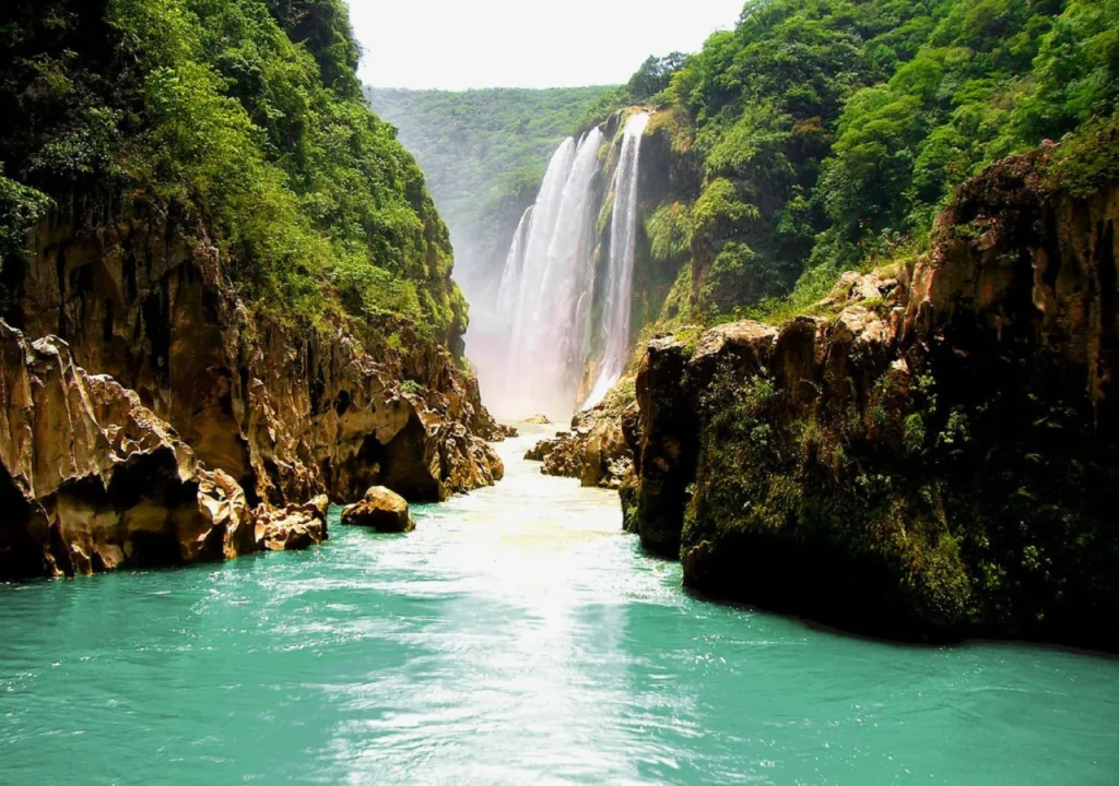 El secreto mejor guardado de la Huasteca: Cómo visitar la cascada de Tamul desde la cima