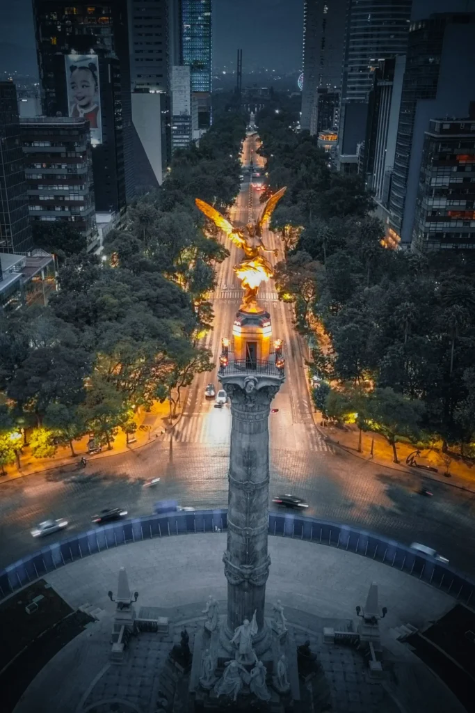Ruta peatonal saliendo de Metro Bellas Artes: 5 paradas arquitectónicas y culturales en CDMX